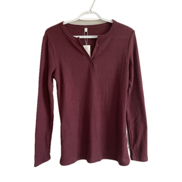 Waffle Knit V Cut Neck Henley Long Sleeve Shirt Sweater in Maroon NWT - Picture 1 of 11